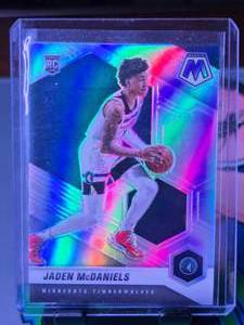 lot 261 image: JADEN MCDANIELS 2020-21 PANINI MOSAIC TRUE SILVER PRIZM