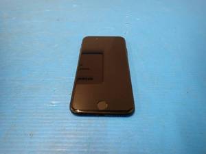 lot 25 image: Apple&nbspiPhone 7 A1660  32GB of storage  Cellular Carrier Unlocked  Includes Charging Cable