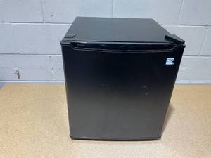 lot 264 image: Kenmore 1.7 cu-ft Refrigerator - Black Compact Dorm Fridge