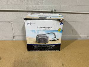 lot 368 image: 2PCS Mainstays Cleaning Kit for Pools