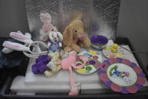 lot 13 image: Easter Decor