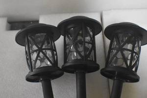 lot 20 image: 3 solar lights