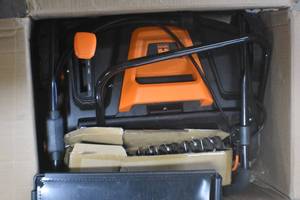 lot 77 image: WEN DT1315 15-Inch 13-Amp 2-in-1 Electric Dethatcher and Scarifier with Collection Bag