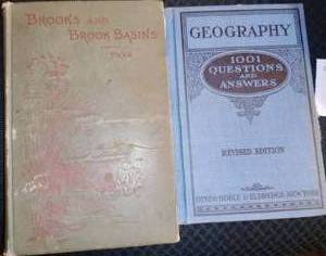lot 868 image: Vintage geography trivia book 1001 global questions and answers.(2)18951902