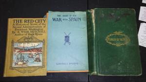 lot 990 image: Vintage Books War, political (3)