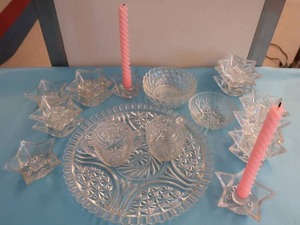 lot 29 image: MISC VINTAGE GLASS WARE