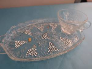 lot 38 image: LARGE LOT OF VINTAGE SNACK SETS