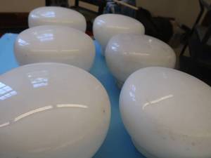 lot 39 image: 6 VINTAGEANTIQUE FROSTED GLOBE LIGHTS