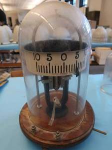 lot 48 image: LECTURE TABLE GALVANTOMETER