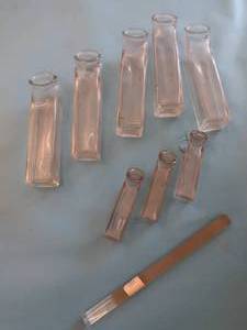 lot 51 image: VINTAGEANTIQUE SCEINCE LAB BOTTLES