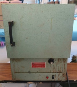 lot 52 image: VINTAGE LABORATORY OVEN
