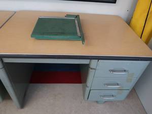 lot 85 image: GREEN METAL DESK AND PAPERCUTTER