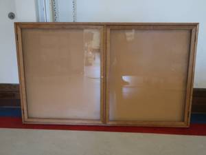lot 56 image: WOODEN CORK BOARD BOX