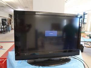 lot 57 image: 40 APEX LCD TV