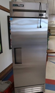 lot 72 image: LARGE FREEZER