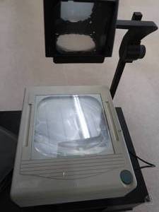 lot 80 image: SMALL CART WITH OVERHEAD PROJECTOR