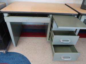 lot 81 image: GREEN METAL DESK  VINTAGE PAPERCUTTER