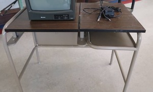 lot 88 image: SMALL METAL STUDENT DESK