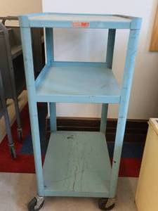 lot 104 image: BLUE METAL AV CART