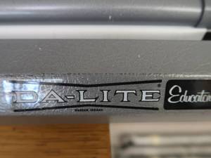 lot 121 image: DA-LITE EDUCATOR SCREEN BUILT IN TRIPOD