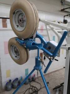 lot 8M image: JUGS PITCHING MACHINE