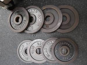 lot 141 image: 4 5 LB WEIGHTS AND 4 10 LB WEIGHTS