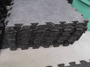 lot 145 image: INTERLOCKING FLOOR MATS
