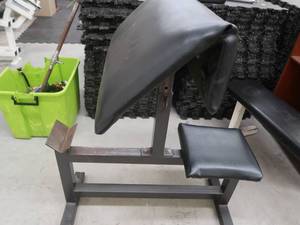 lot 149 image: SMALL CURL BENCH