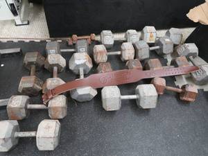 lot 158 image: LARGE ASSORTED LOT OF DUMB BELLS.