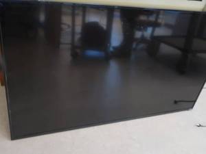 lot 205 image: VIZIO TV 60