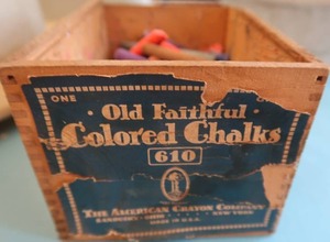 lot 245 image: VINTAGE WOODEN BOX WITH CHALK