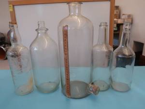 lot 252 image: VINTAGE LABSCIENCE BOTTLES