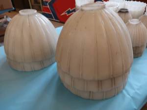 lot 254 image: 5 VINTAGE MILK GLASS LIGHT SHADES