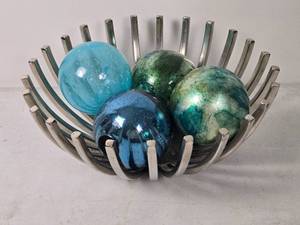 lot 57 image: Modern Silver Metal Rib Centerpiece Bowl