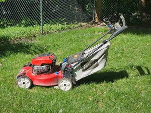 lot 39 image: Toro 190cc Recycler Lawn Mower  22