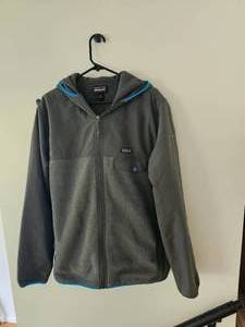 lot 28 image: Mens Patagonia Gray Fleece Hooded Jacket, sz L