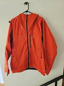lot 29 image: NWT Mens Mountain Hard Wear Hooded Orange Windbreaker Jacket, sz L