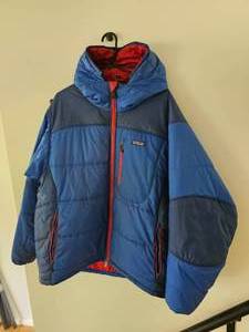 lot 31 image: Mens Patagonia Blue Insulated Hooded Jacket, sz L