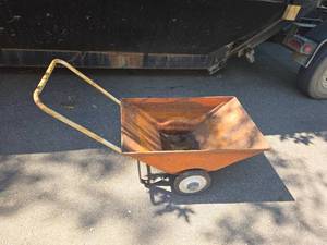 lot 6 image: 2 Wheel Older Metal Wheelbarrow