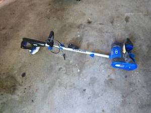 lot 8 image: Snow Joe 24V iON Electric Snow Shovel