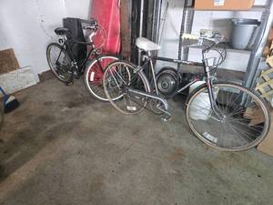 lot 12 image: Columbia 3-Speed and Schwinn Alure Bicycles