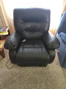 lot 14 image: Best Home Furnishings Power Recliner Chair