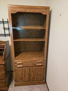 lot 19 image: Bookcase with bottom Cabinets