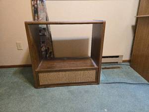 lot 22 image: Wooden TV Stand with Media Compartment