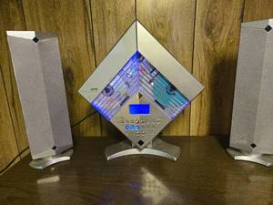 lot 31 image: jWIN JX-CD6700 3 CD Audio System with Speakers