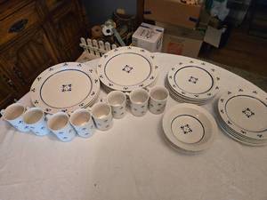 lot 55 image: Set of Blue Floral Pattern Dinnerware - Possibly Avon