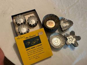 lot 66 image: Kalberg Old Swedish Baking Molds Set