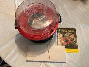 lot 70 image: Presto Automatic Fondue Set with Stainless Steel Fondue Forks