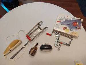 lot 76 image: Kitchen Tools including Apple PeelerCorer, Electric Knife, and Timer