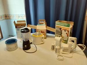 lot 79 image: Presto Salad Shooter, Ice Cream Maker and Other Kitchen Appliances